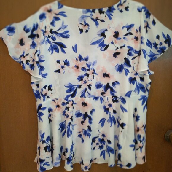 New with Tags Torrid Floral Top - Picture 3 of 6